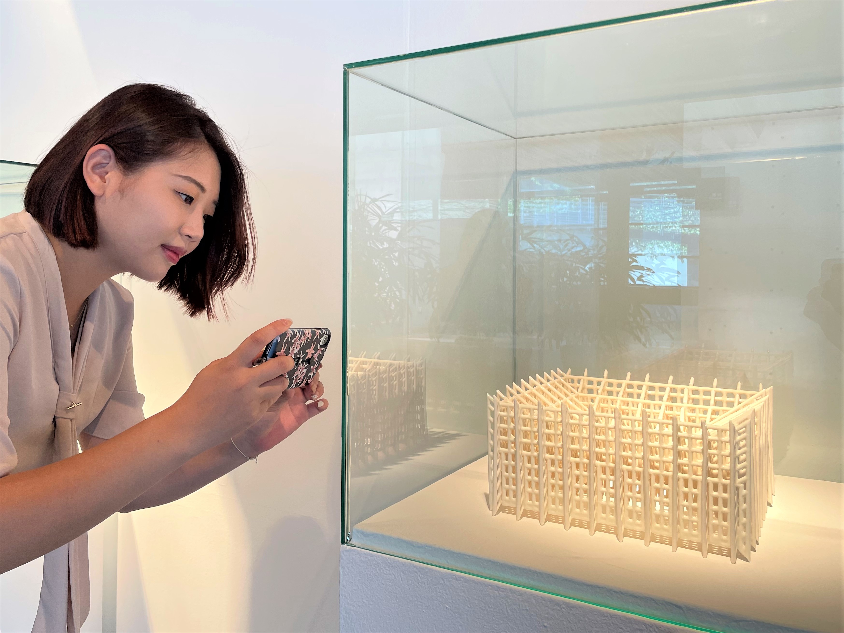 區杏儀創作靈感源自於寺廟或教堂等建築，《多面盒》吸引民眾目光一探陶藝面貌！