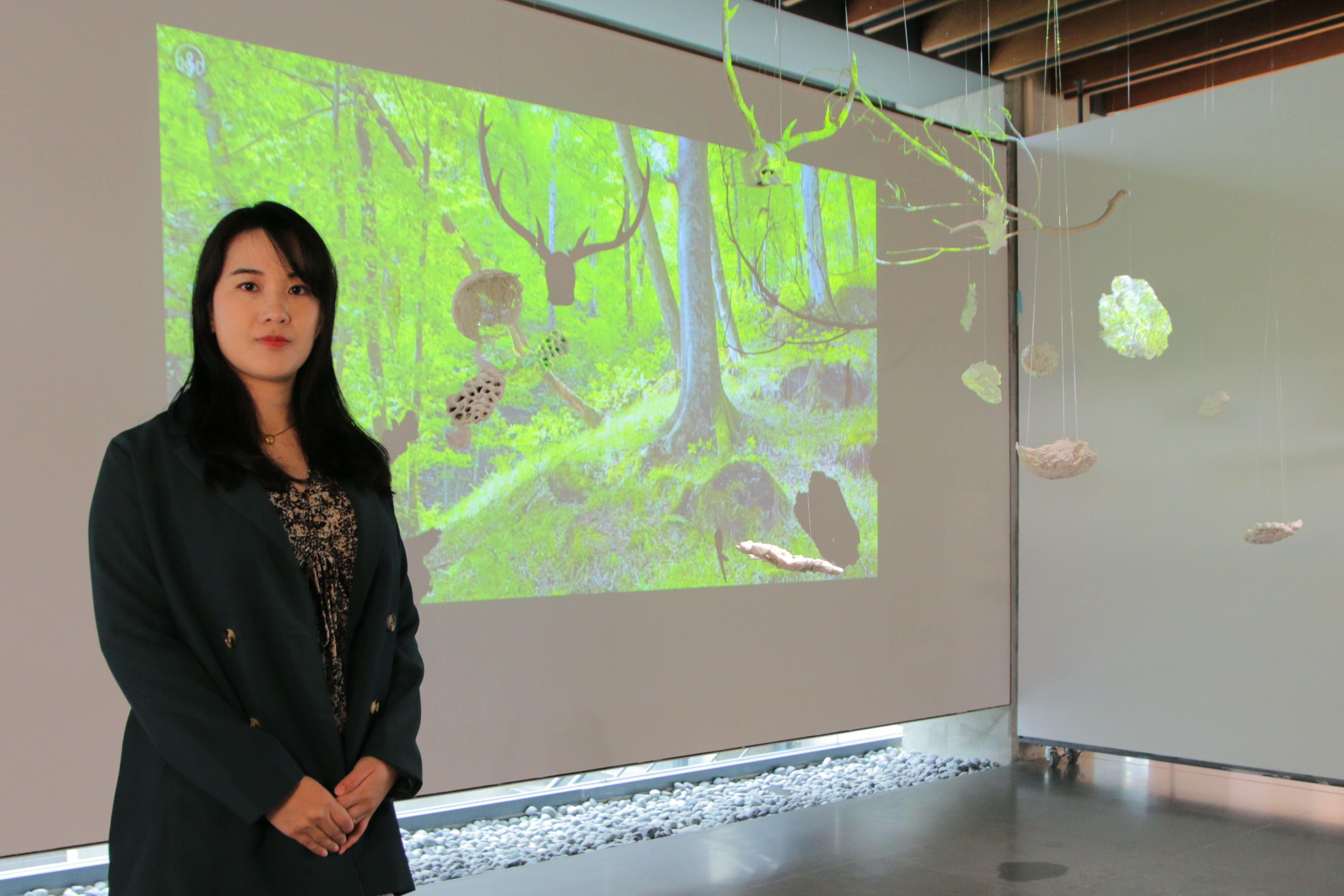 「新銳獎」得主王裔婷，作品表達對於森林及海洋的喜愛與關懷。